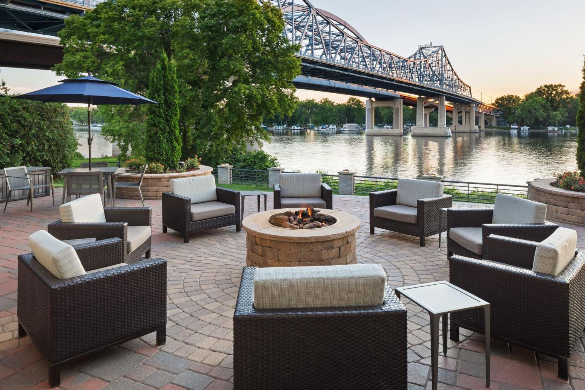 Courtyard La Crosse Downtown/Mississippi Riverfront Hotel Exterior foto