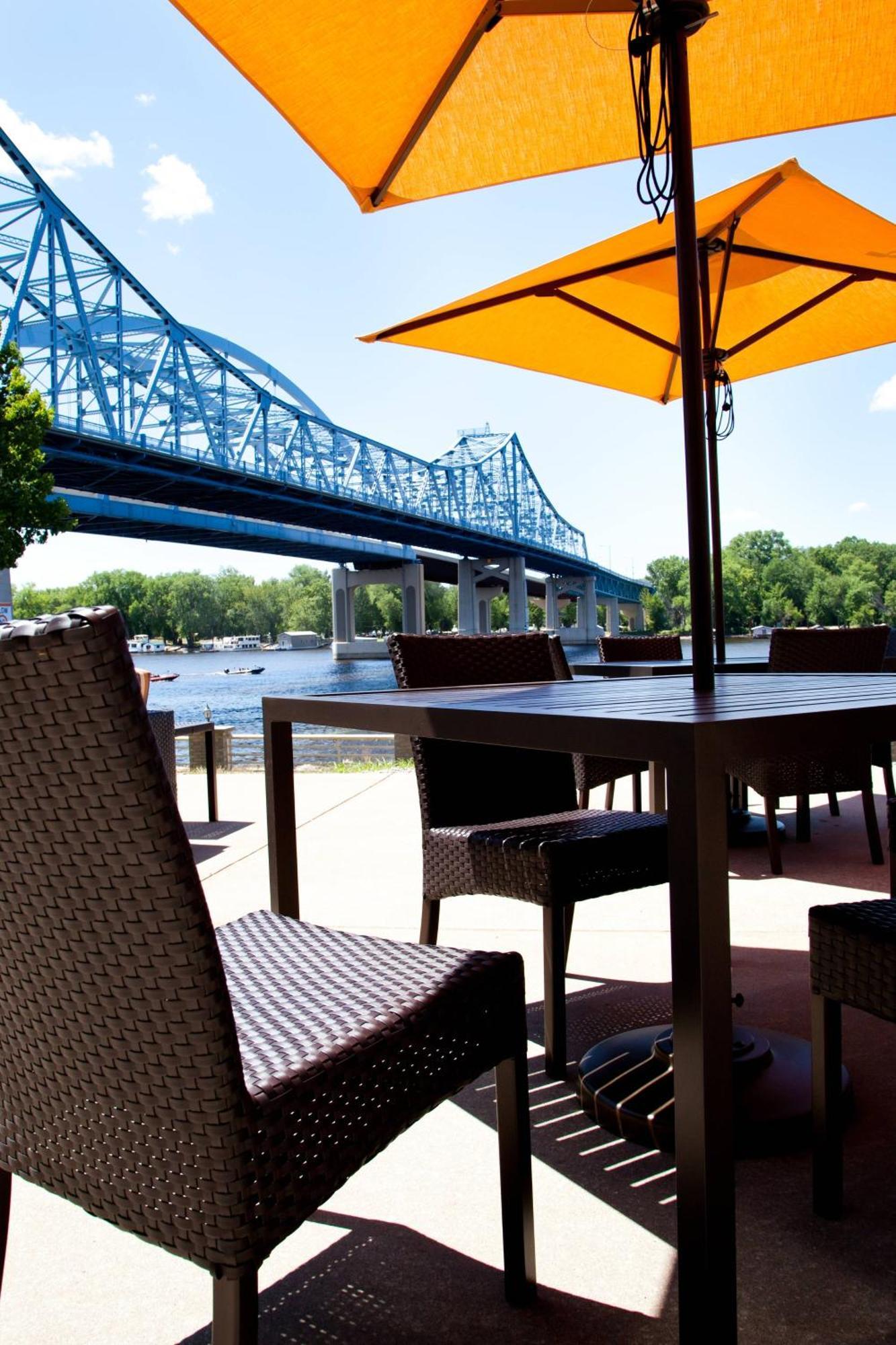 Courtyard La Crosse Downtown/Mississippi Riverfront Hotel Exterior foto