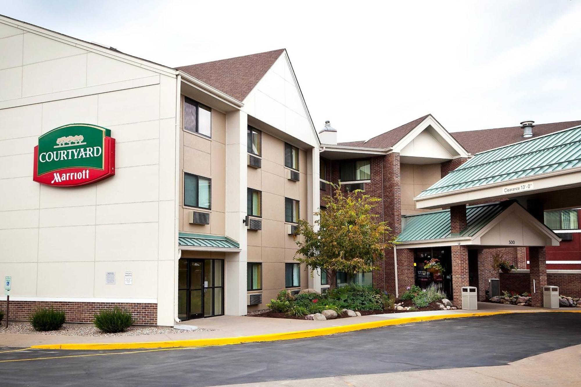 Courtyard La Crosse Downtown/Mississippi Riverfront Hotel Exterior foto